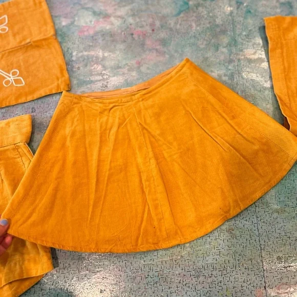 4 Piece 1970s Dance Uniform - Picture 8 of 16